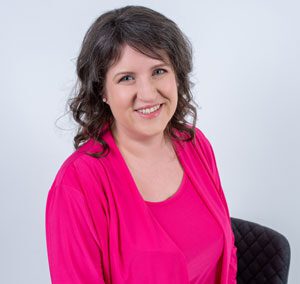 Kaposvári Zsuzska, művészetterapeuta, Gyászfeldolgozás Módszer Specialista, Lélekhang tanácsadó